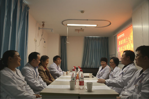 医路相伴座谈会_副本.jpg